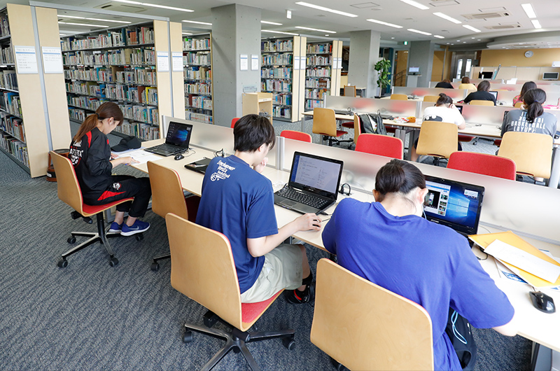 図書館のPC端末