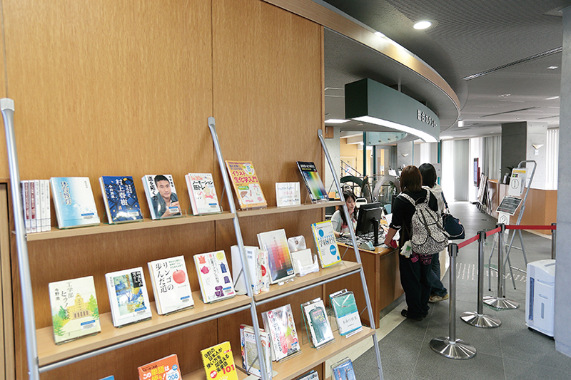 附属図書館