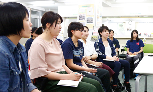 先輩aさん Bさん キャリア カフェ 資格 就職 日本女子体育大学