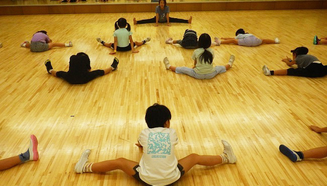 小学生講座「ダンスにチャレンジ！」①